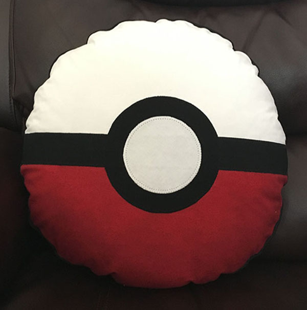 Detail Pokeball Pillow Nomer 44