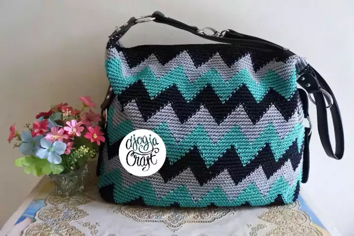 Detail Pola Tas Rajut Motif Zigzag Nomer 44