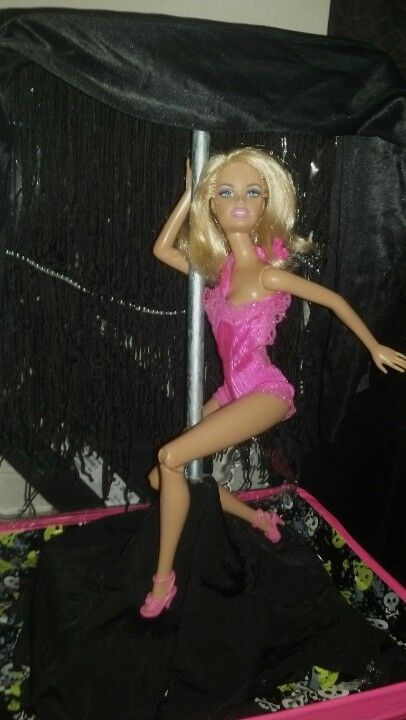 Detail Pole Dancing Barbie Doll Nomer 2