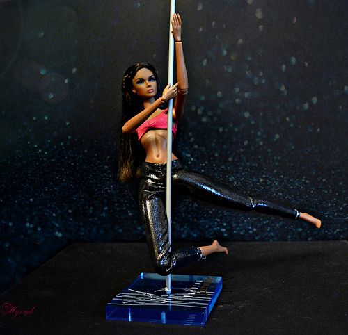 Detail Pole Dancing Barbie Doll Nomer 25