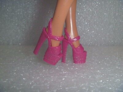 Detail Pole Dancing Barbie Doll Nomer 36