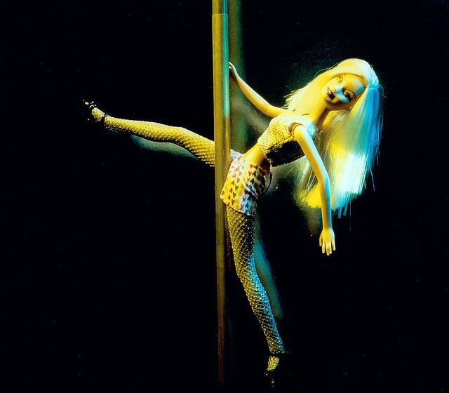 Detail Pole Dancing Barbie Doll Nomer 6