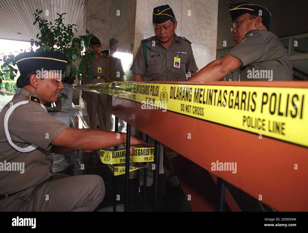 Detail Police Line Indonesia Nomer 12