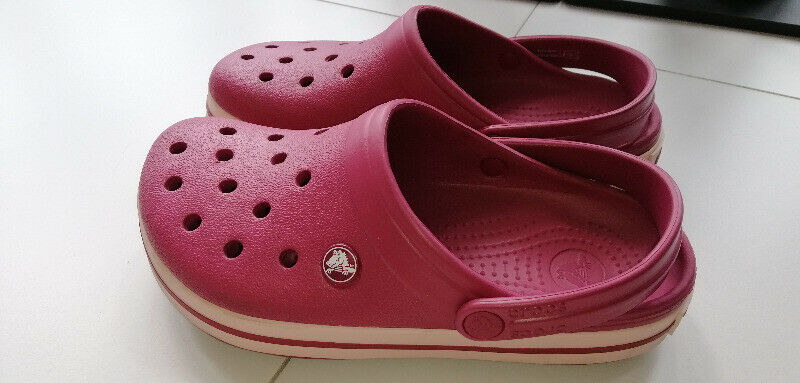 Detail Pomegranate Crocs Nomer 27