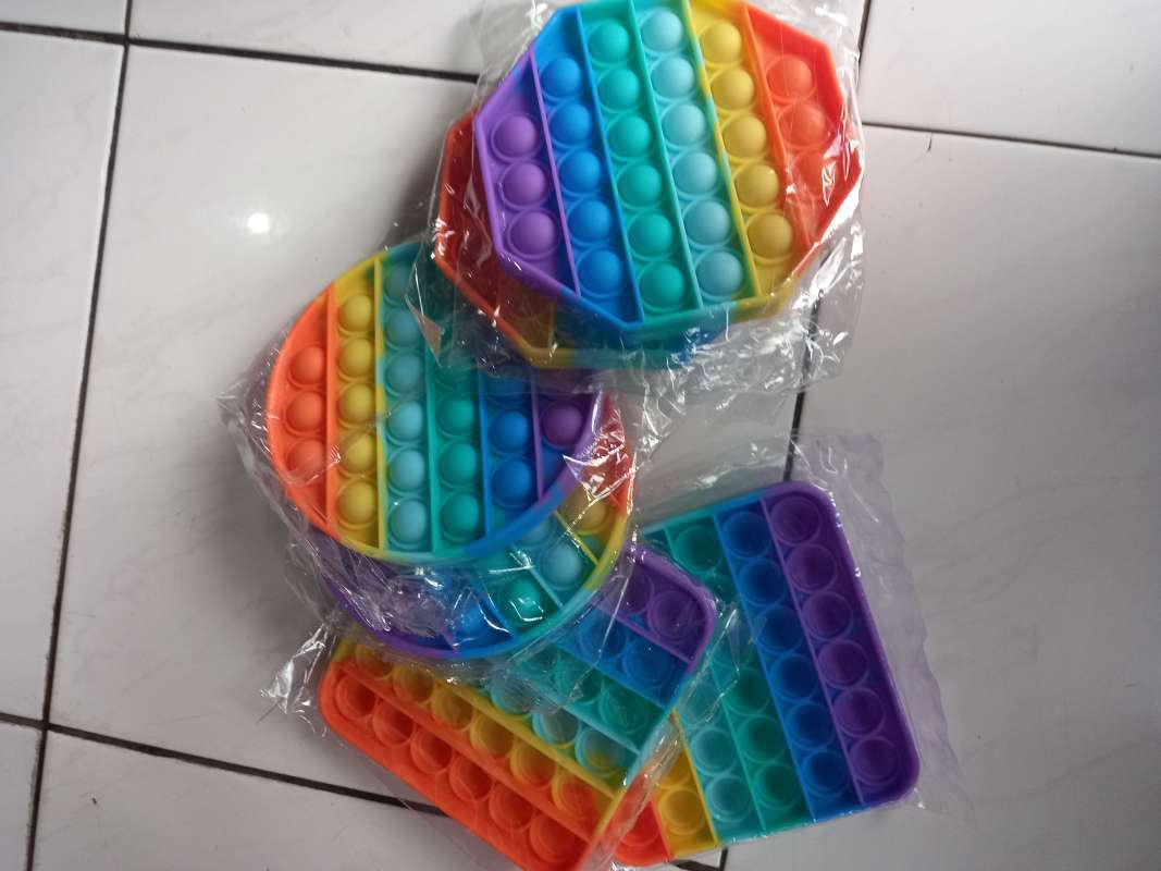 Detail Pop It Kotak Rainbow Nomer 29