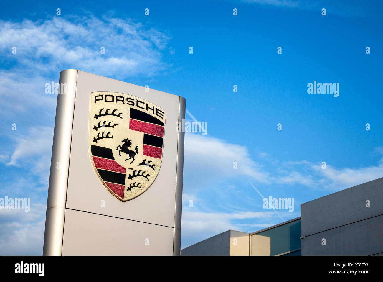 Detail Porsche Logo High Resolution Nomer 25