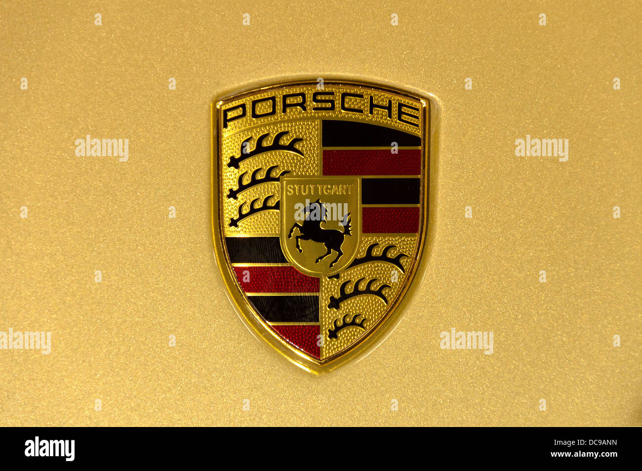 Detail Porsche Logo High Resolution Nomer 33
