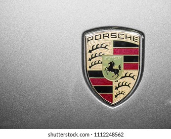 Detail Porsche Logo High Resolution Nomer 52