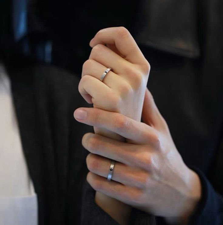 Detail Pose Cincin Tunangan Nomer 10