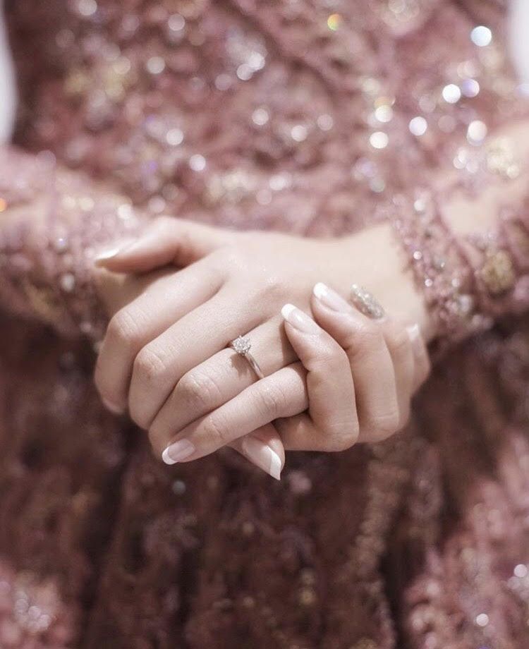 Detail Pose Cincin Tunangan Nomer 17