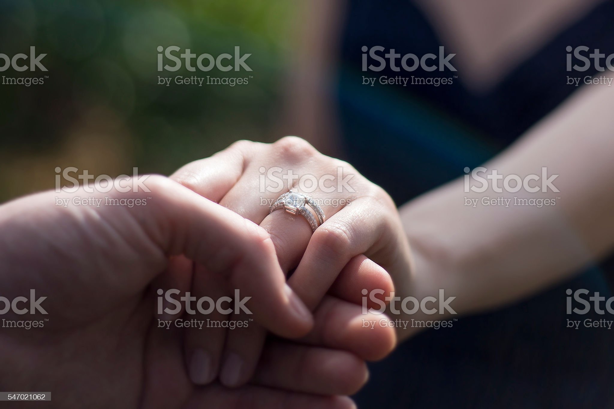 Detail Pose Cincin Tunangan Nomer 18