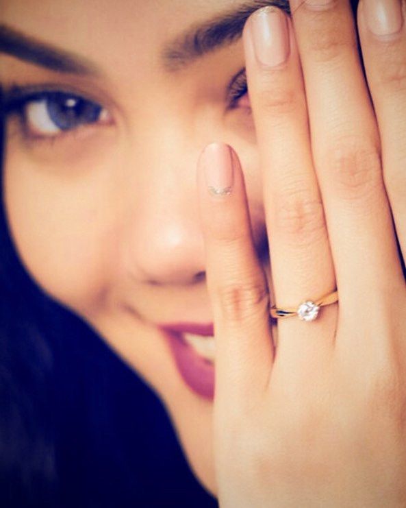 Detail Pose Cincin Tunangan Nomer 22