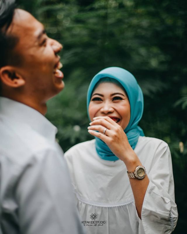 Detail Pose Cincin Tunangan Nomer 34