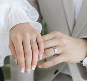 Detail Pose Cincin Tunangan Nomer 45