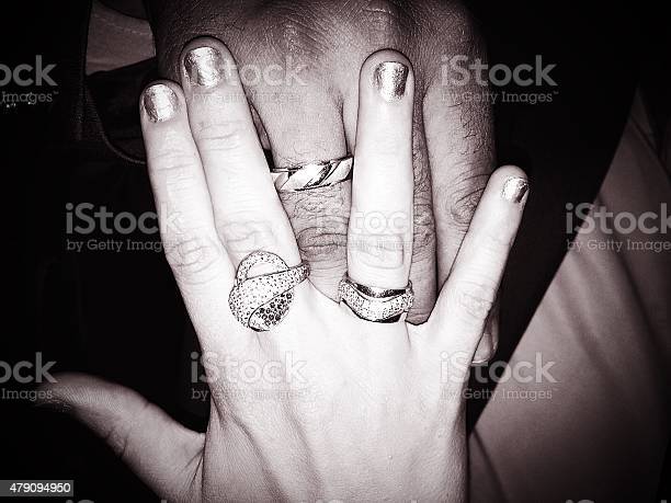 Detail Pose Cincin Tunangan Nomer 49