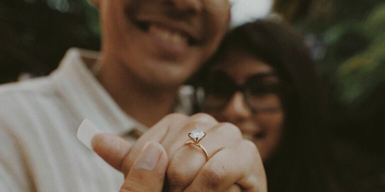 Detail Pose Cincin Tunangan Nomer 50
