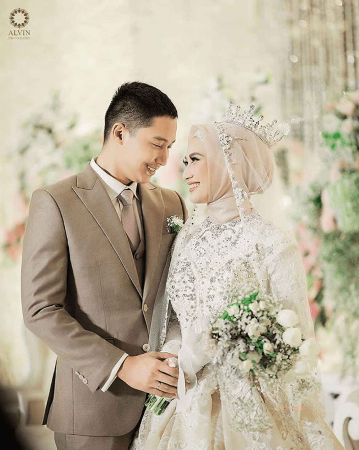 Detail Pose Foto Pengantin Nomer 3