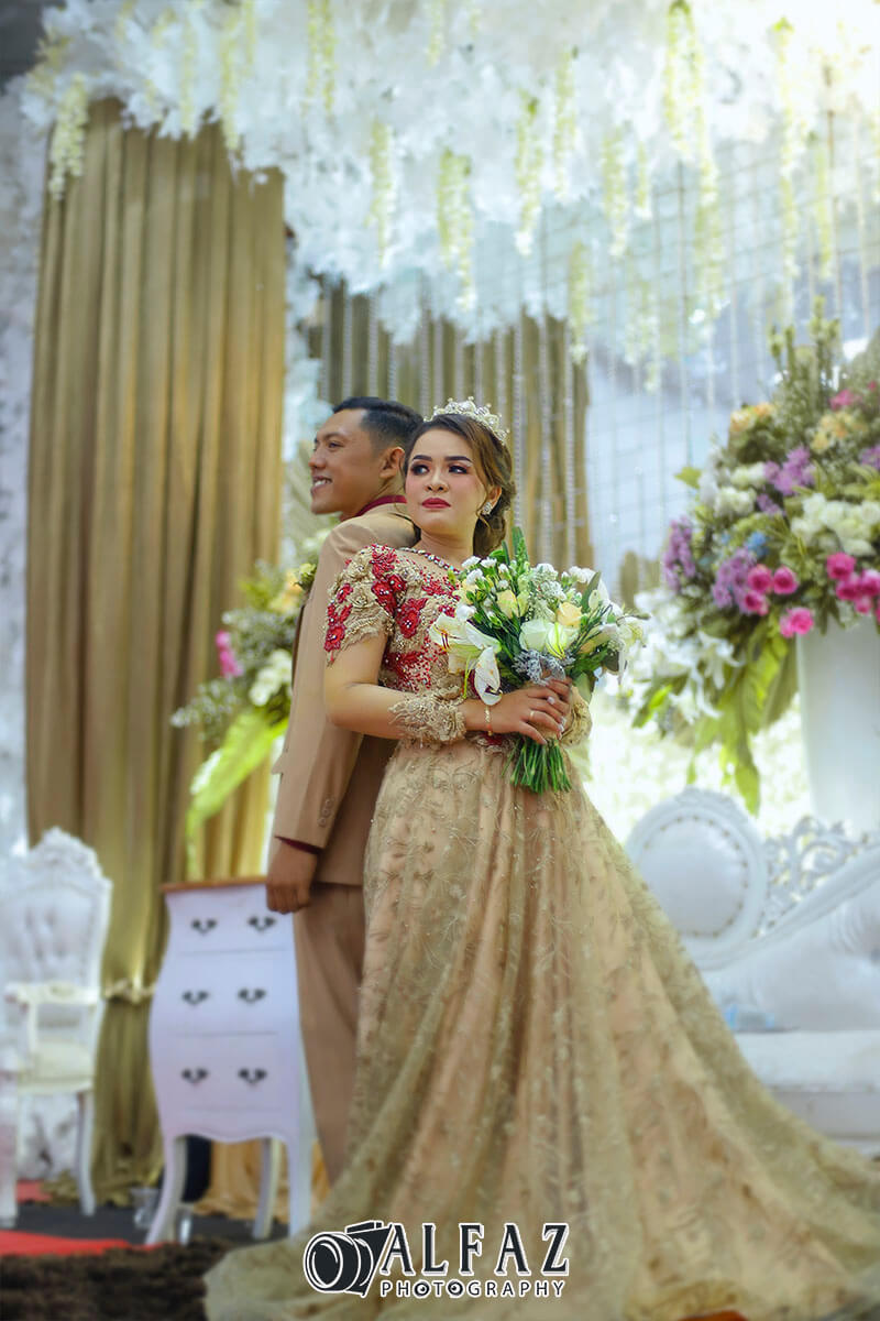 Detail Pose Foto Pengantin Nomer 52