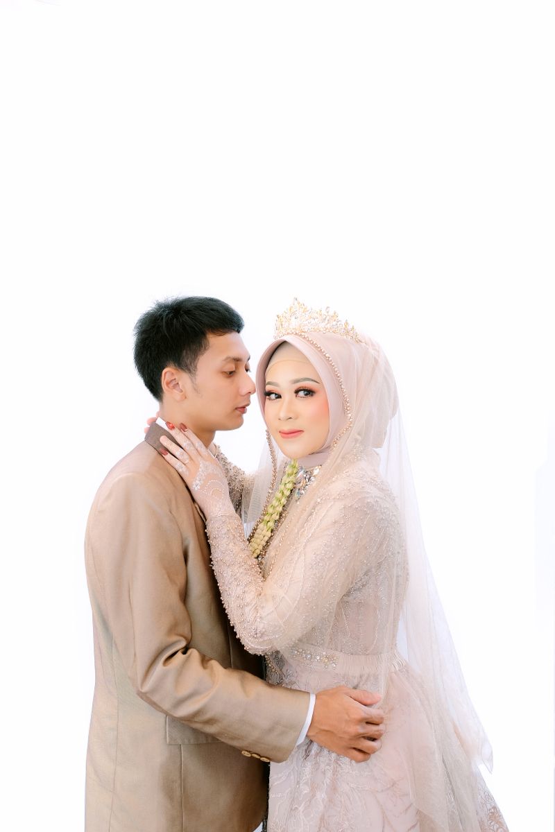 Detail Pose Foto Pengantin Di Pelaminan Nomer 40