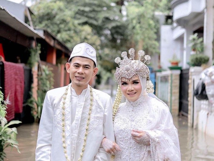 Detail Pose Foto Pengantin Di Pelaminan Nomer 53