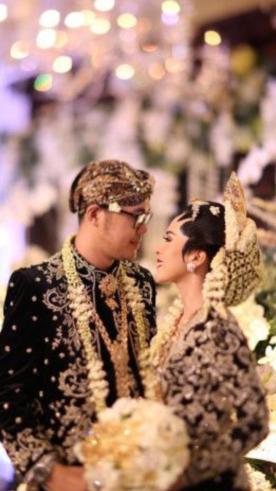 Detail Pose Foto Pengantin Modern Nomer 13