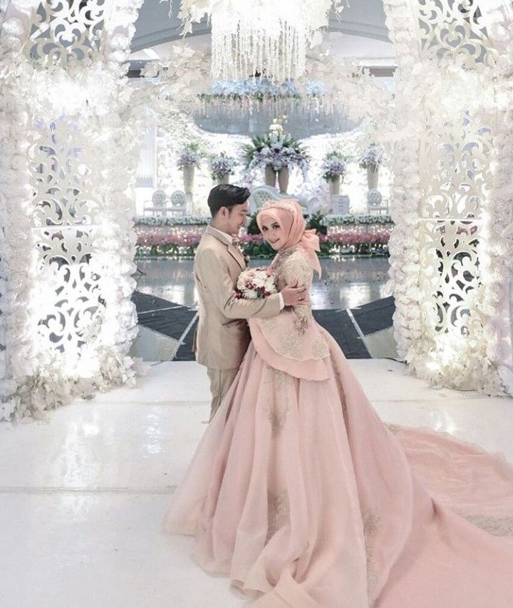 Detail Pose Foto Pengantin Modern Nomer 25