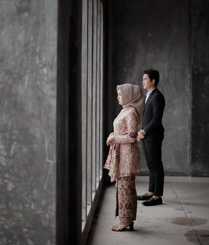 Detail Pose Foto Prewedding Nomer 32