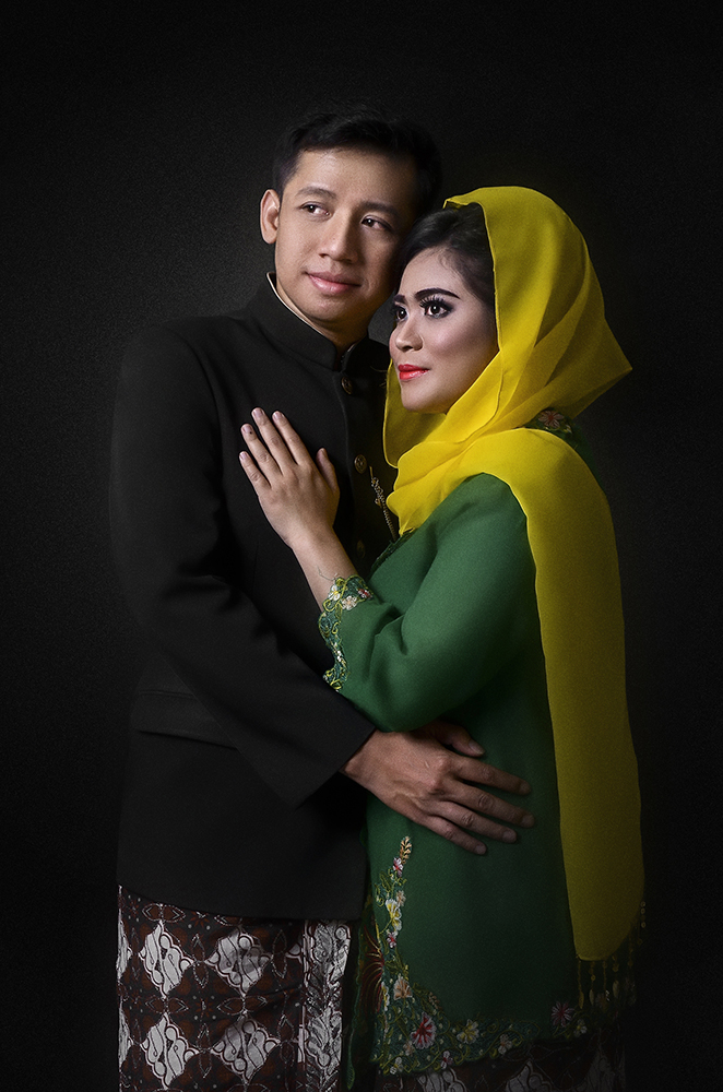 Detail Pose Foto Prewedding Indoor Nomer 29