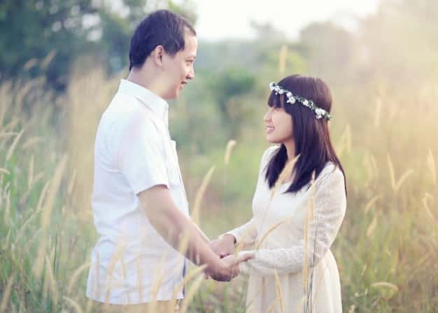 Detail Pose Foto Prewedding Outdoor Nomer 46