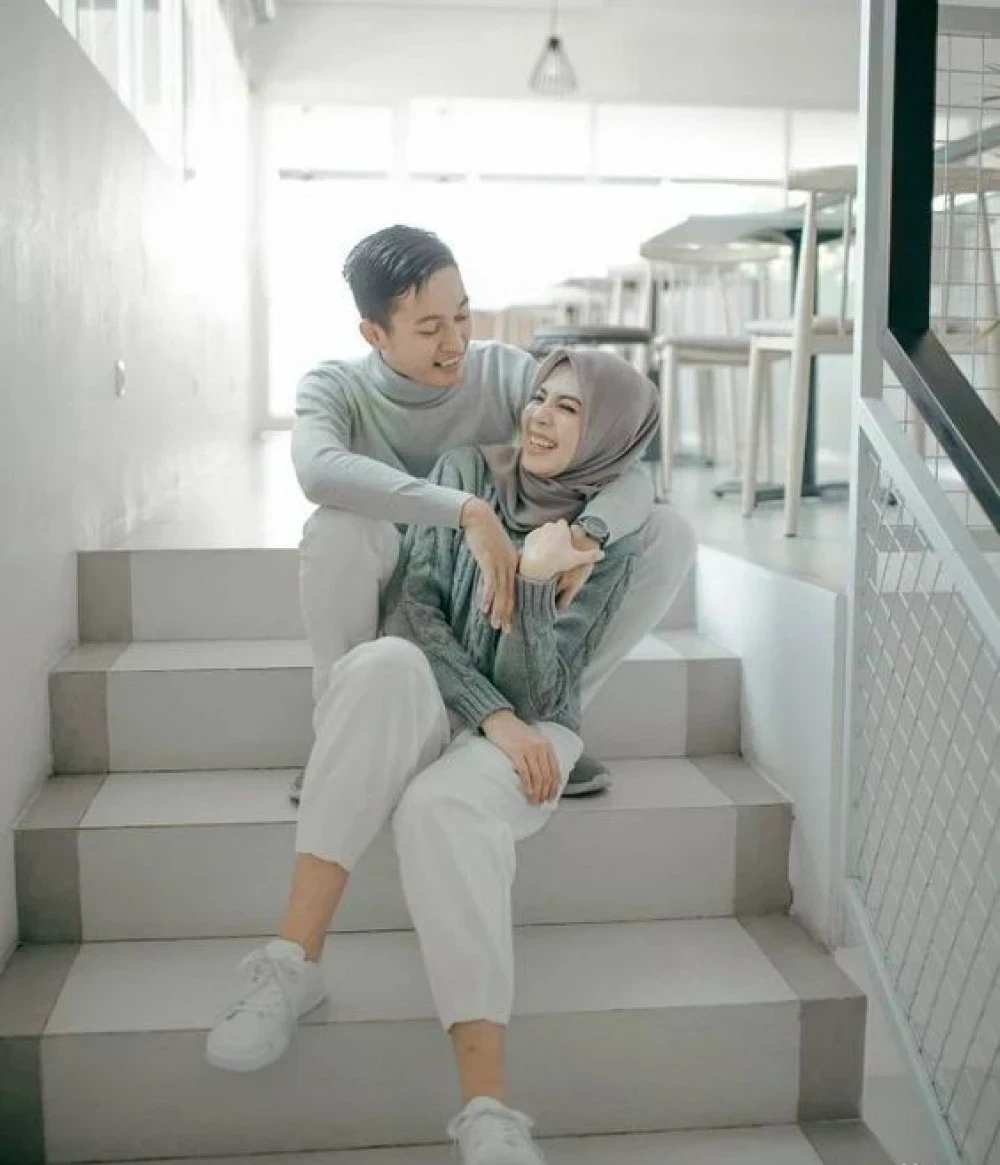 Detail Pose Foto Romantis Nomer 9