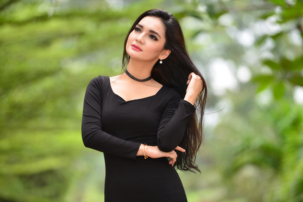 Detail Pose Model Wanita Nomer 28