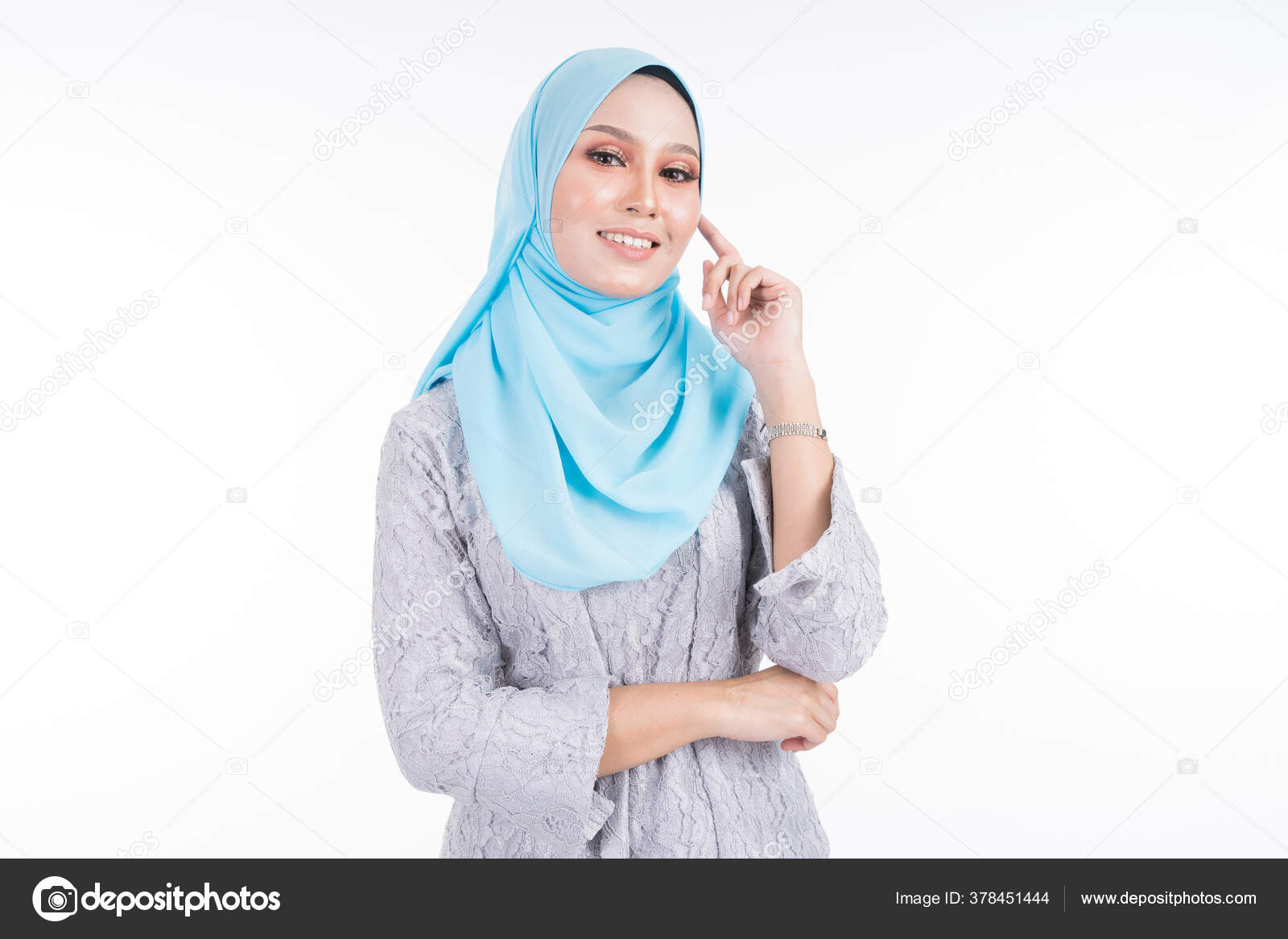 Detail Pose Model Wanita Hijab Nomer 29