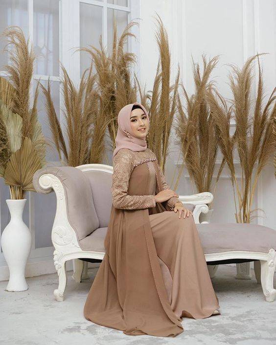 Detail Pose Model Wanita Hijab Nomer 36