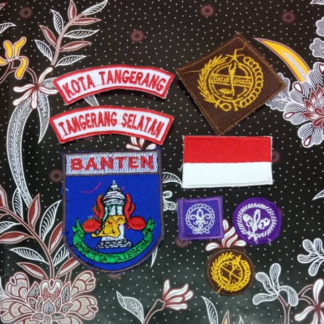 Detail Posisi Emblem Pramuka Nomer 20