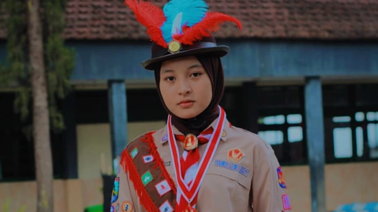 Detail Posisi Emblem Pramuka Nomer 22