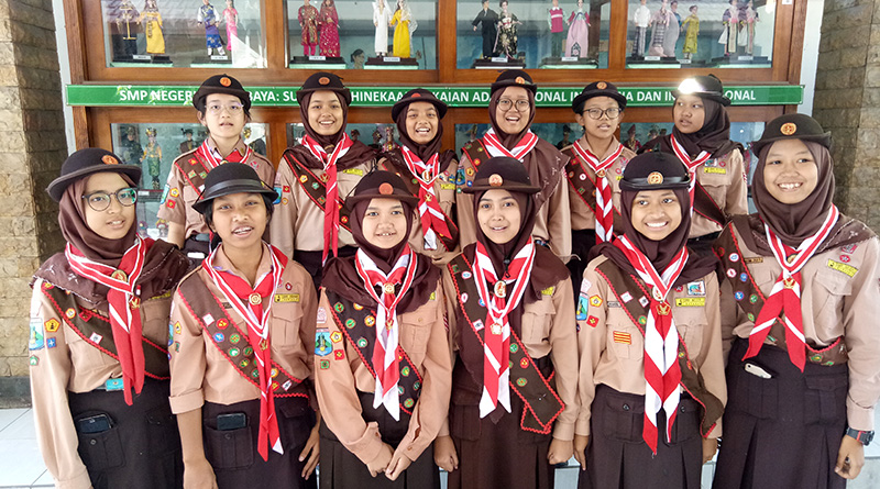 Detail Posisi Emblem Pramuka Nomer 37