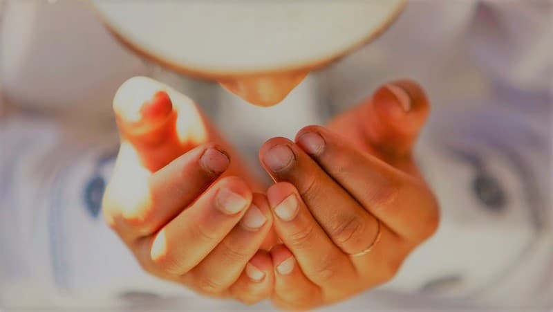 Detail Posisi Tangan Yang Benar Saat Berdoa Nomer 11
