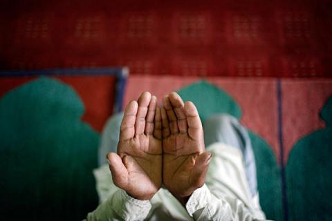 Detail Posisi Tangan Yang Benar Saat Berdoa Nomer 15
