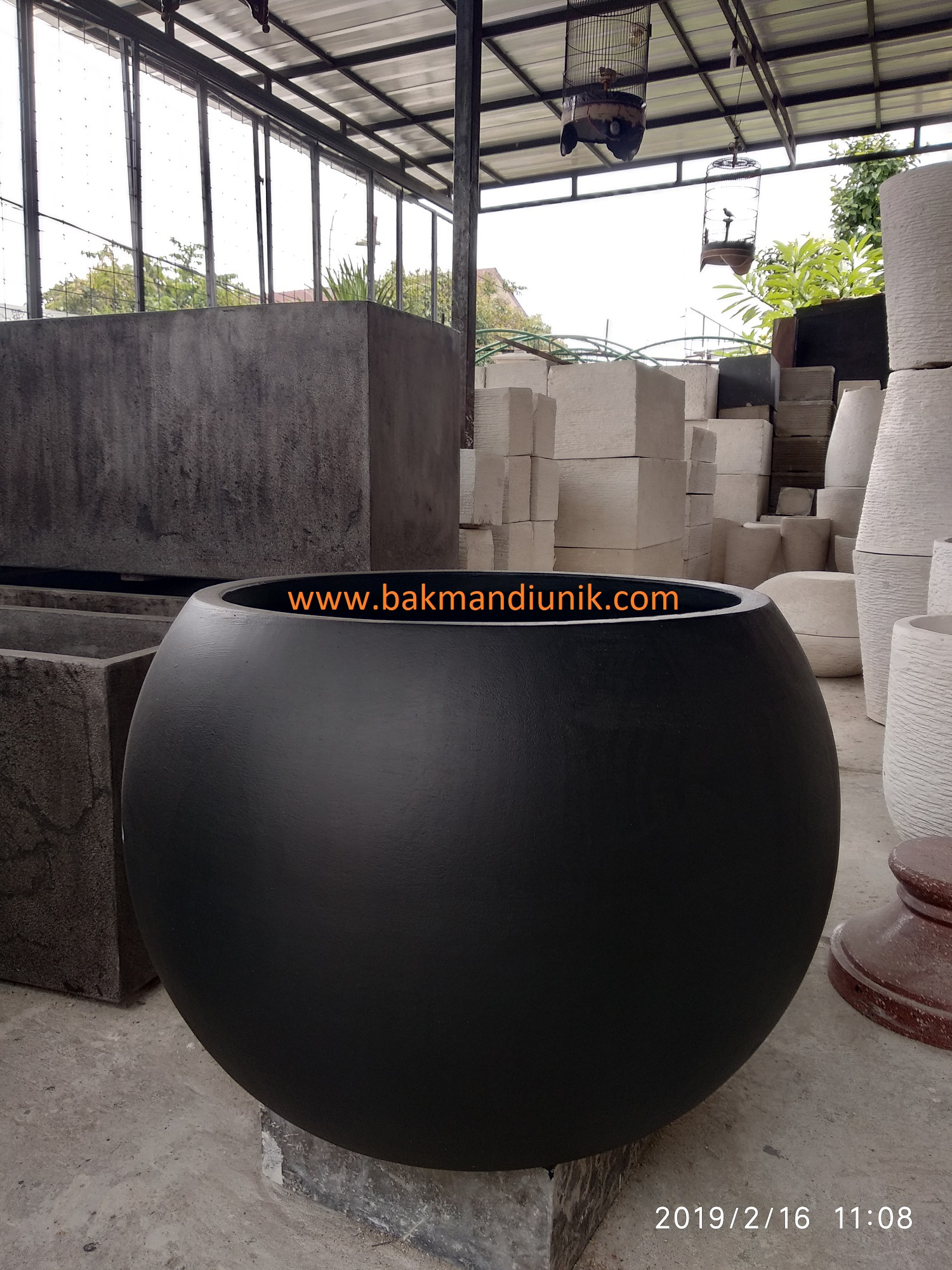 Detail Pot Bulat Minimalis Nomer 23