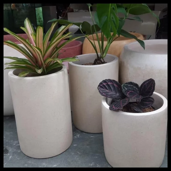 Detail Pot Bulat Minimalis Nomer 8