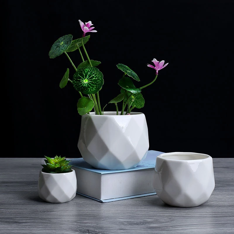 Detail Pot Bunga Keramik Putih Nomer 16