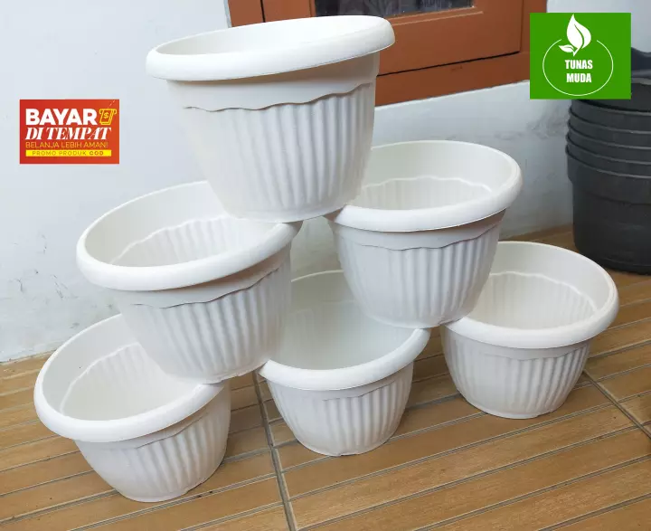 Detail Pot Bunga Warna Putih Nomer 11