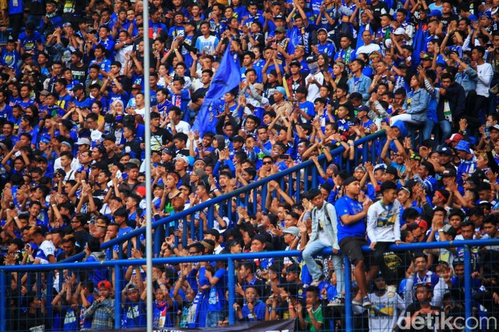 Detail Poto Bobotoh Persib Bandung Nomer 18