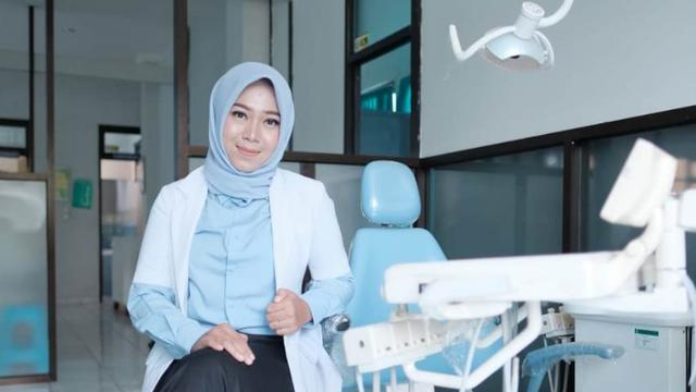 Detail Poto Dokter Cantik Nomer 17