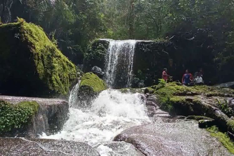 Detail Poto Pemandangan Air Terjun Nomer 44