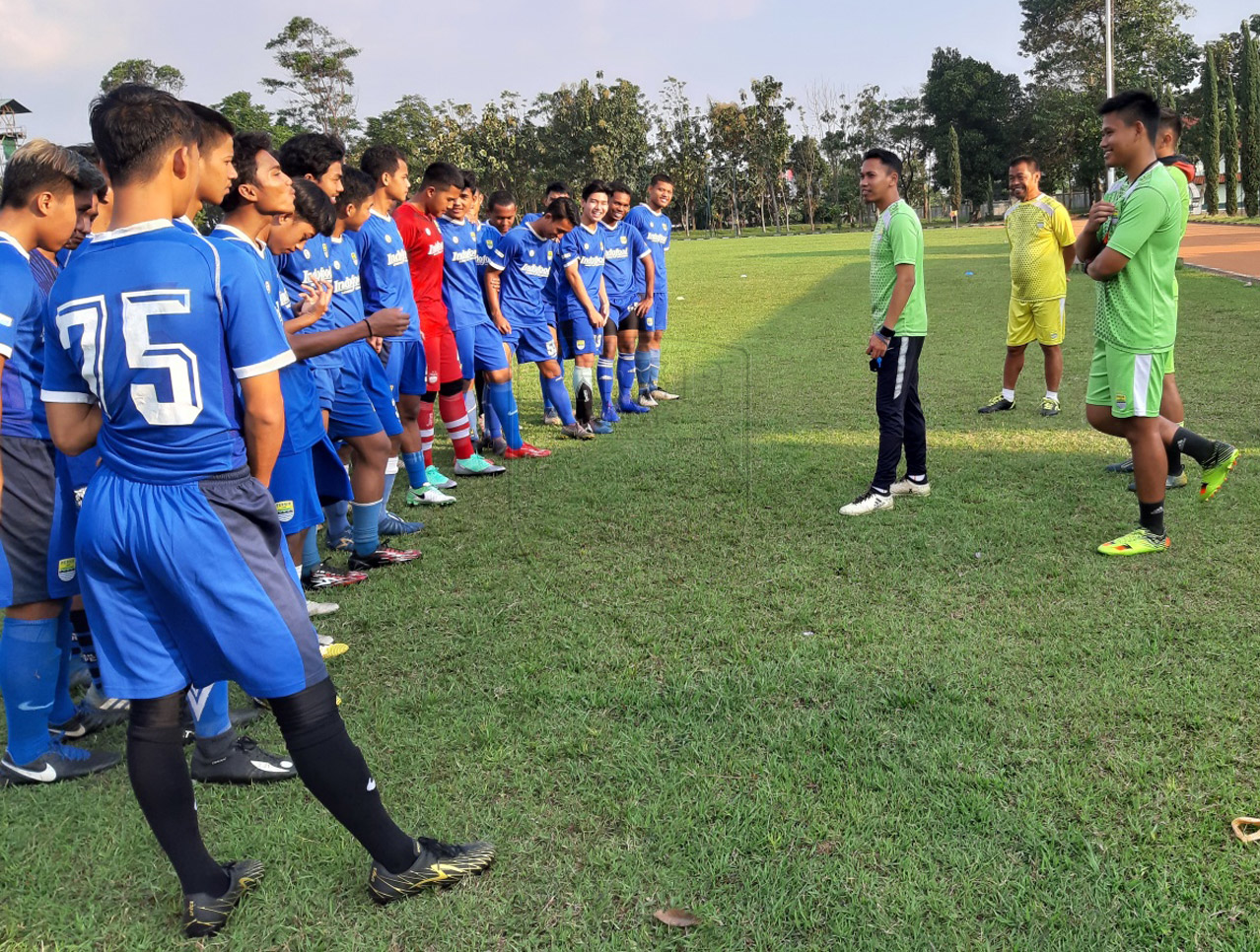 Detail Poto Persib Bergerak Nomer 44