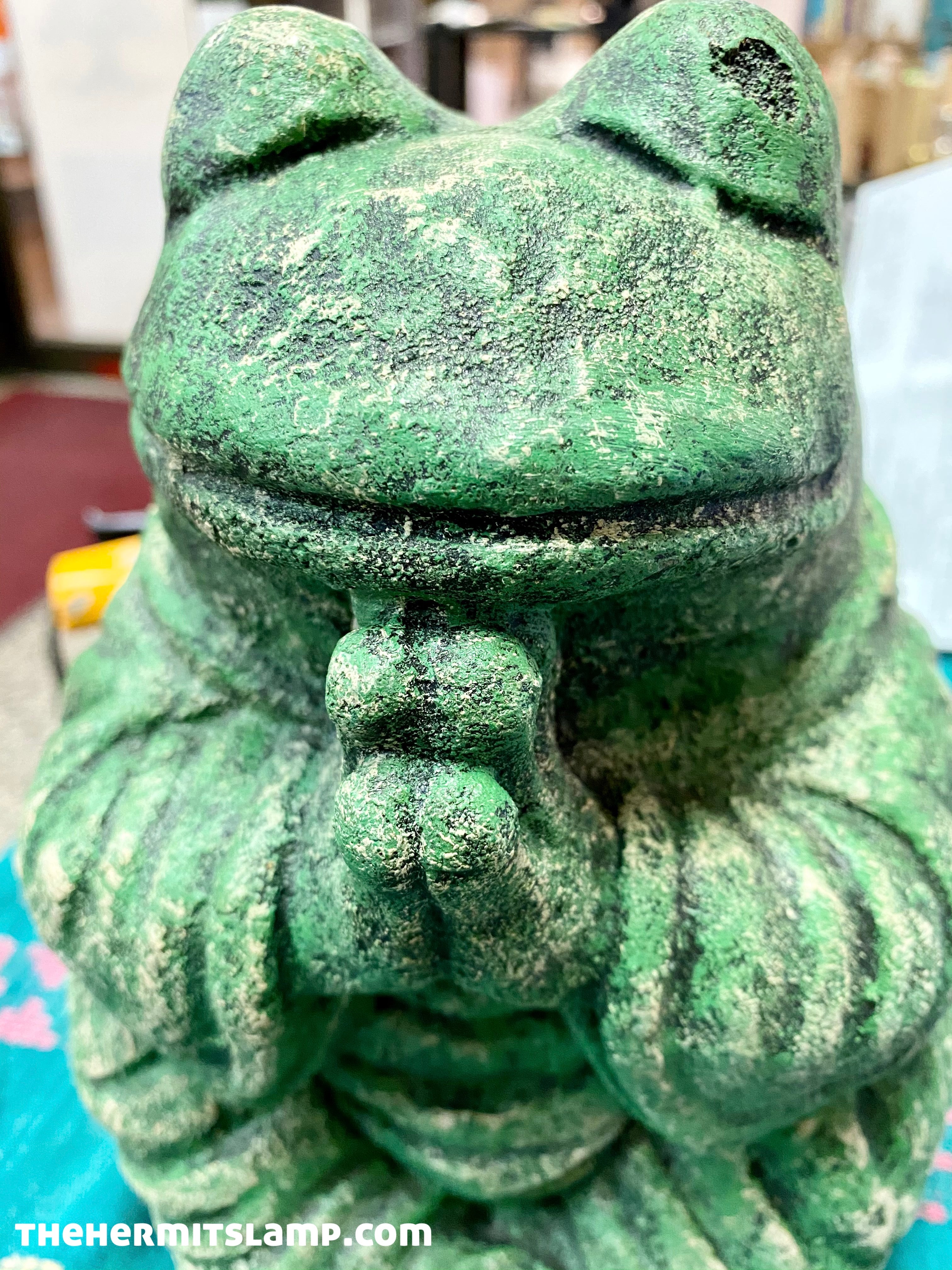 Detail Praying Frog Statue Nomer 53