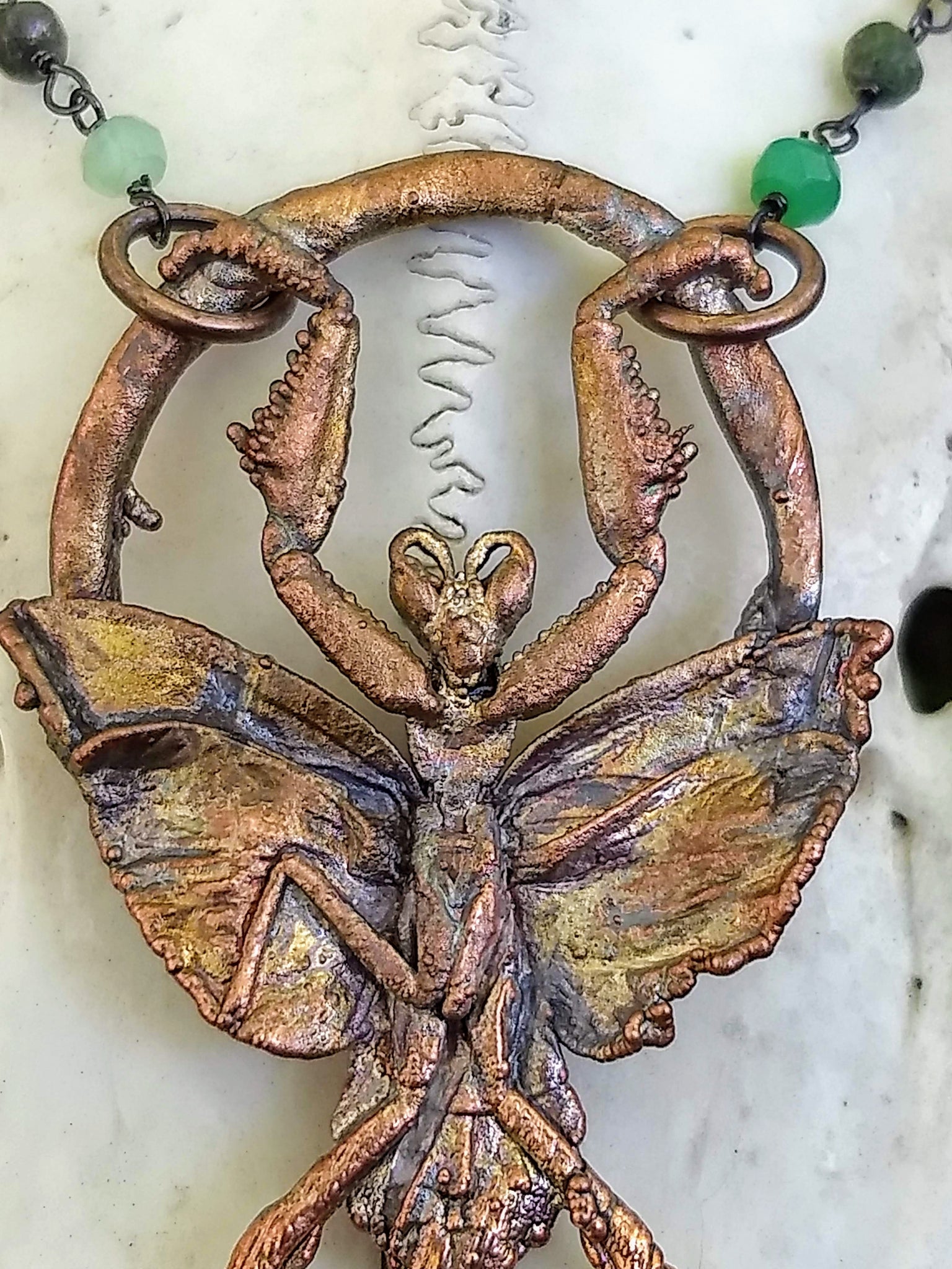 Detail Praying Mantis Necklace Nomer 11