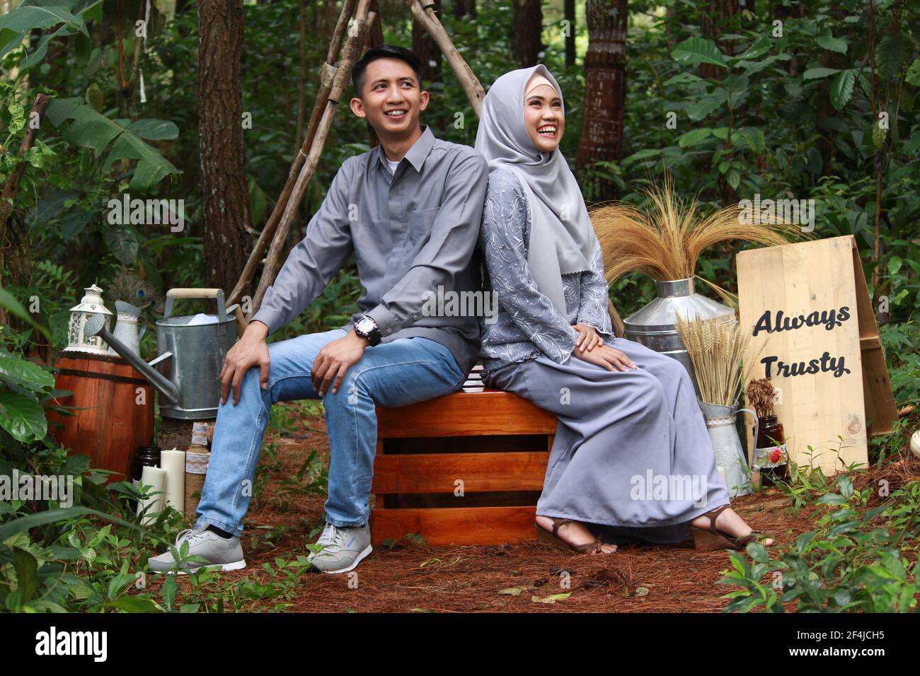 Detail Prewedding Hijab Modern Nomer 28