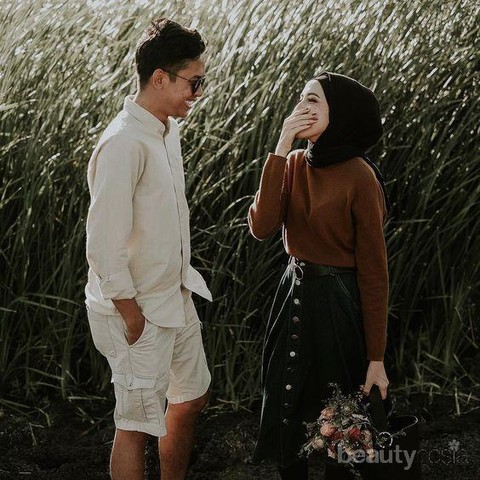 Detail Prewedding Hijab Modern Nomer 39